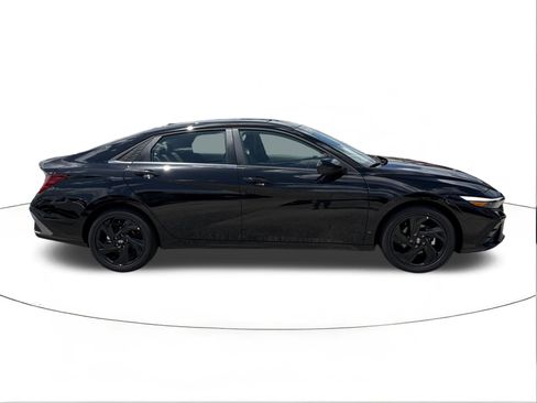 New 2026 Hyundai Elantra SEL Sport FWD image 2