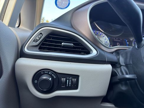 Used 2023 Chrysler Voyager LX image 4