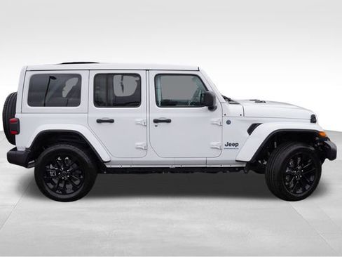 Certified 2025 Jeep Wrangler Unlimited Sahara w/ Safety Group image 7