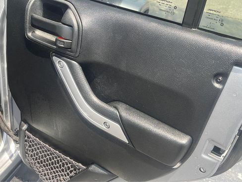 Used 2015 Jeep Wrangler Unlimited Sahara w/ Connectivity Group image 15