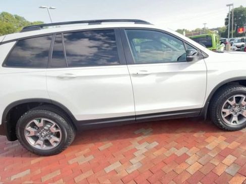 Certified 2023 Honda Passport TrailSport image 2