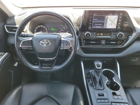 Used 2020 Toyota Highlander XLE AWD/4WD image 10