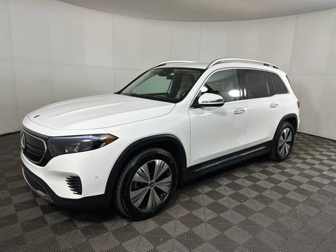 Used 2023 Mercedes-Benz EQB 300 4MATIC w/ Exclusive Package image 7