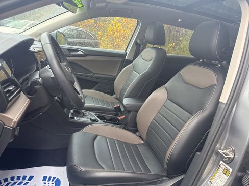 Used 2022 Volkswagen Taos SEL image 15