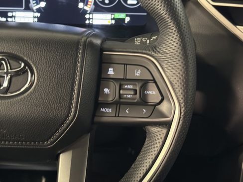 Used 2025 Toyota Sequoia Limited w/ Tow Technology Package AWD/4WD image 31