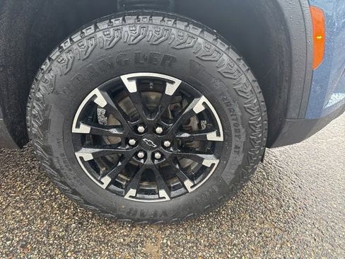 Used 2024 Chevrolet Traverse Z71 w/ Enhanced Driving Package image 9