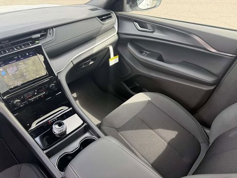 New 2026 Jeep Grand Cherokee L 2WD image 28