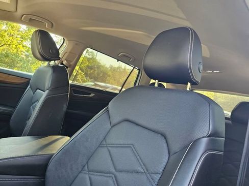 Used 2025 Volkswagen Atlas SE AWD/4WD image 7