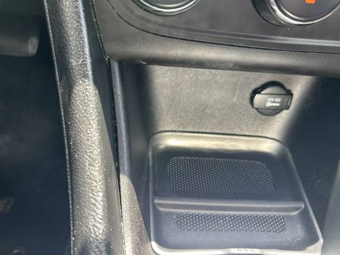 Used 2014 Dodge Avenger SE FWD image 28