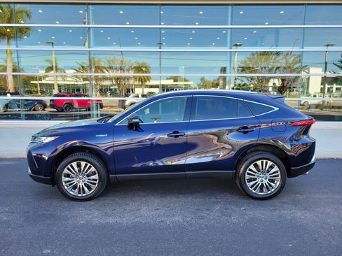 Used 2021 Toyota Venza XLE image 7