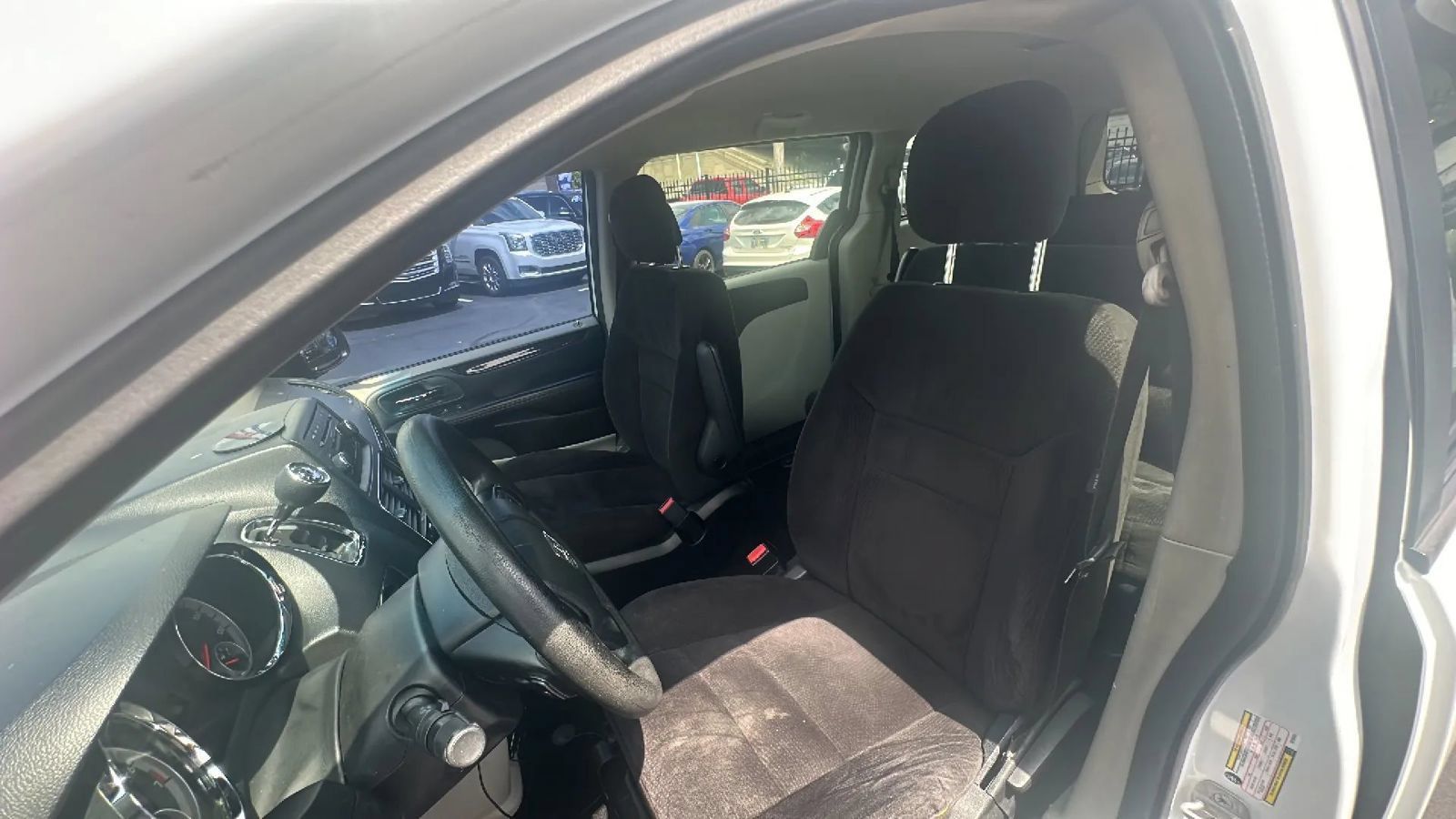 Used 2014 Dodge Grand Caravan American Value Package FWD image 25