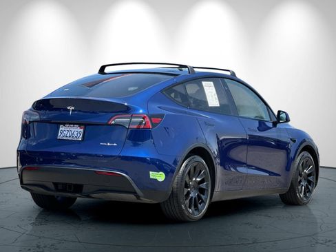 Used 2023 Tesla Model Y Long Range AWD/4WD image 4