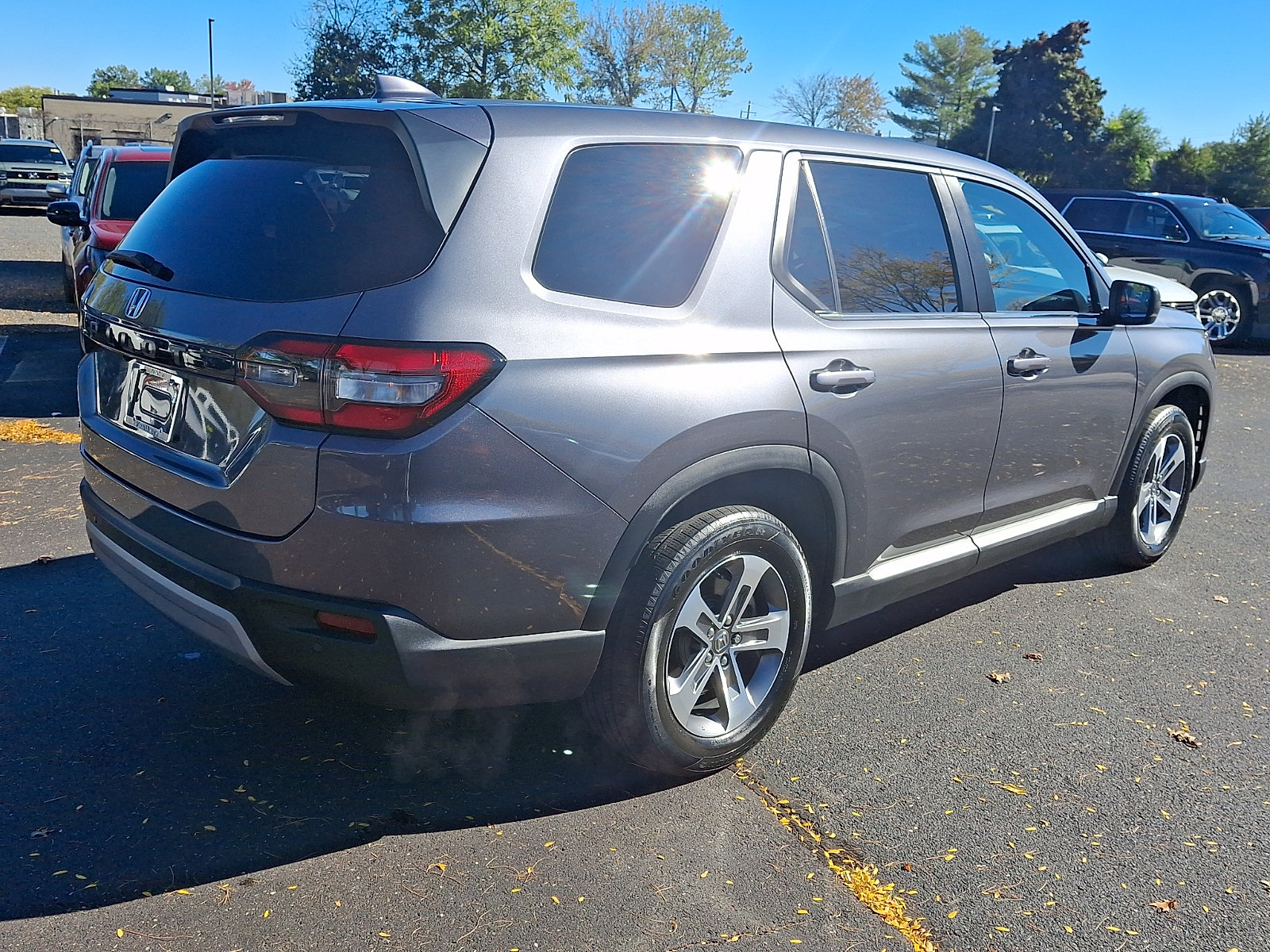 Used 2025 Honda Pilot EX-L image 6