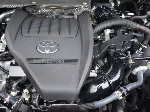 Used 2023 Toyota Highlander XLE image 29