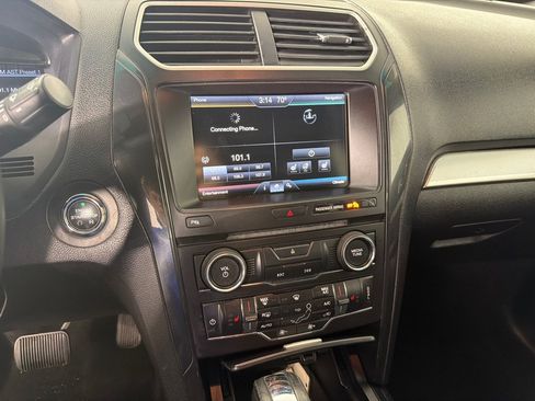 Used 2016 Ford Explorer XLT w/ Equipment Group 202A AWD/4WD image 15