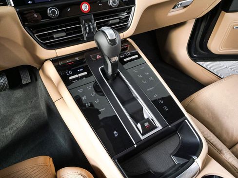 New 2026 Porsche Macan Turbo AWD/4WD image 17