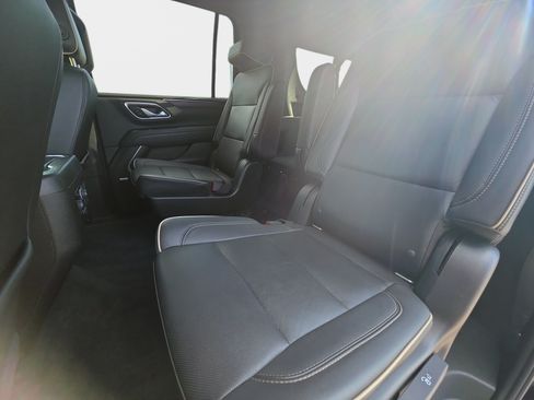 Used 2021 Chevrolet Suburban Premier w/ Premium Package AWD/4WD image 15