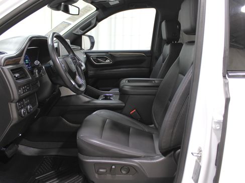 Used 2023 Chevrolet Suburban Z71 image 3