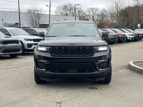 Used 2025 Jeep Grand Cherokee Limited w/ Luxury Tech Group II image 10