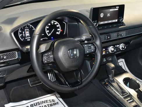 Used 2023 Honda Civic Sport image 2