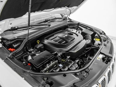 Used 2018 Jeep Grand Cherokee Laredo image 44