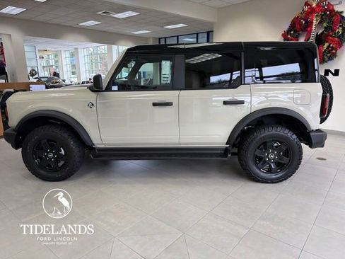 New 2025 Ford Bronco Outer Banks w/ Black Appearance Package image 5