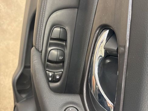 Used 2020 Nissan Rogue SV AWD/4WD image 19