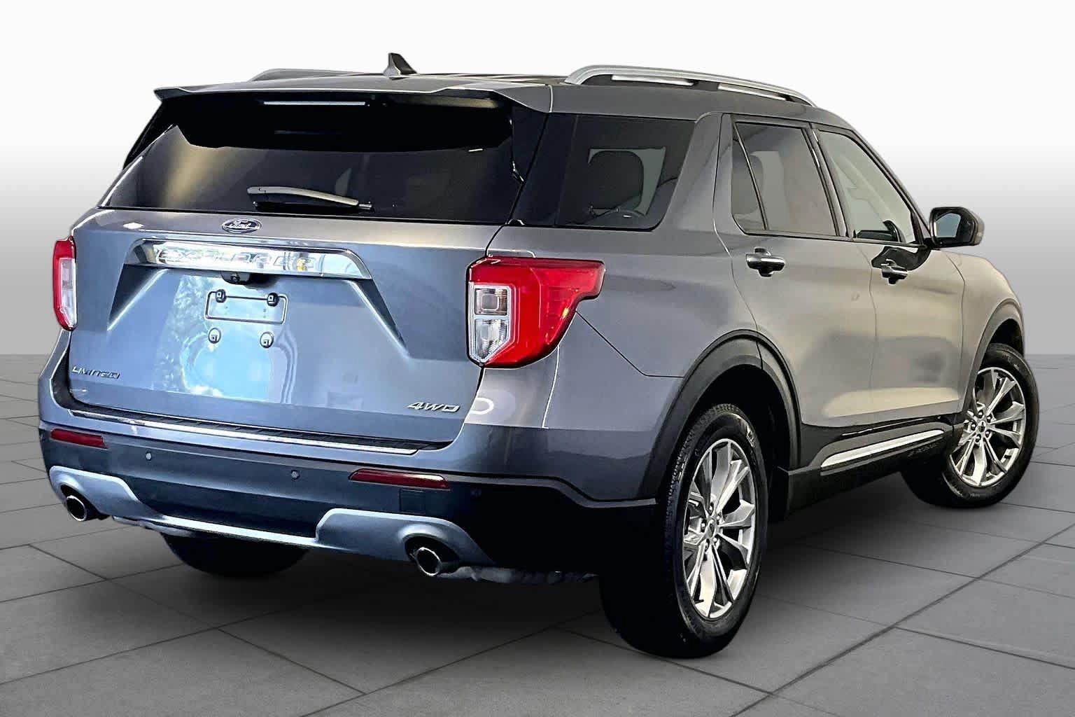 Used 2022 Ford Explorer Limited w/ Equipment Group 301A AWD/4WD image 13