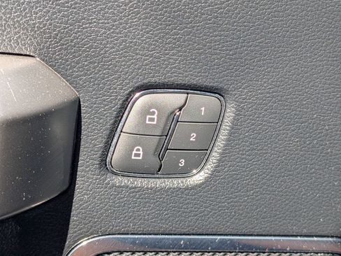 Used 2020 Ford F150 Lariat w/ Equipment Group 502A Luxury AWD/4WD image 15