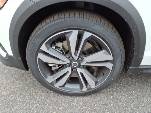 New 2026 Volvo V60 B5 Cross Country Plus w/ Protection Package Premier image 10