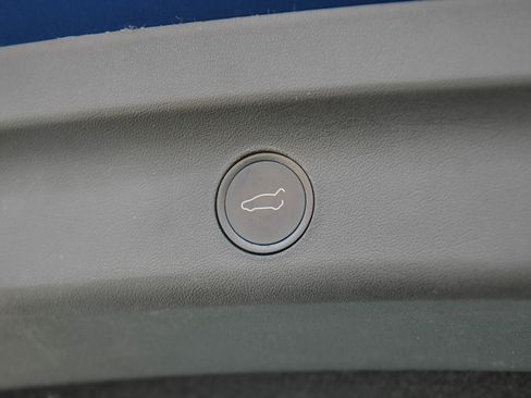 Used 2023 Tesla Model Y Long Range AWD/4WD image 38