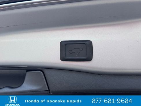 Used 2023 Toyota RAV4 XLE Premium image 38