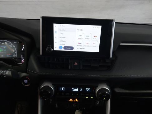 Used 2024 Toyota RAV4 XLE image 21