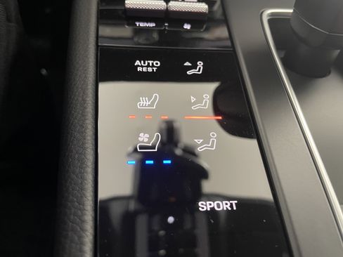 Used 2025 Porsche Macan image 23