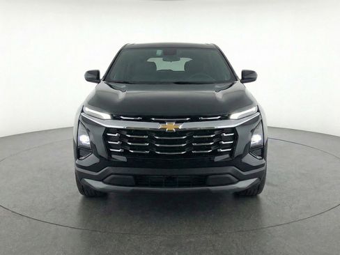 Used 2025 Chevrolet Equinox LT image 2