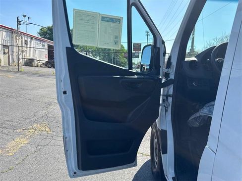 Used 2021 Mercedes-Benz Sprinter 2500 image 19