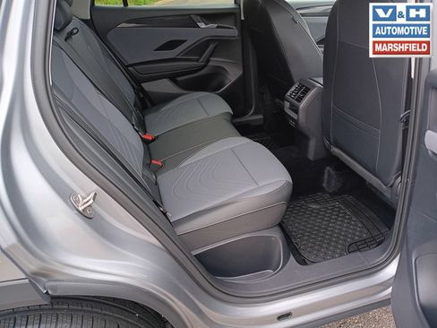 Used 2026 Volkswagen Tiguan SE AWD/4WD image 21