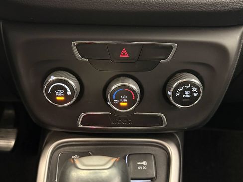 Used 2018 Jeep Compass Latitude FWD image 24