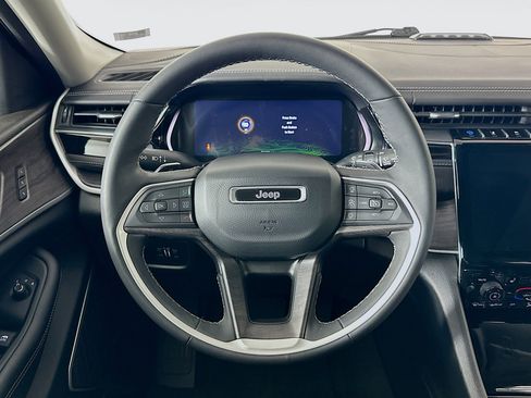 Used 2022 Jeep Grand Cherokee Limited 4xe w/ Luxury Tech Group II AWD/4WD image 18