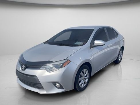 Used 2016 Toyota Corolla LE image 2
