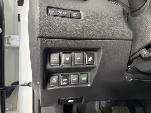 Used 2020 Nissan Rogue SV AWD/4WD image 23