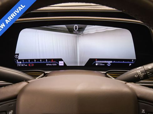 Used 2022 Cadillac Escalade ESV Premium Luxury image 17