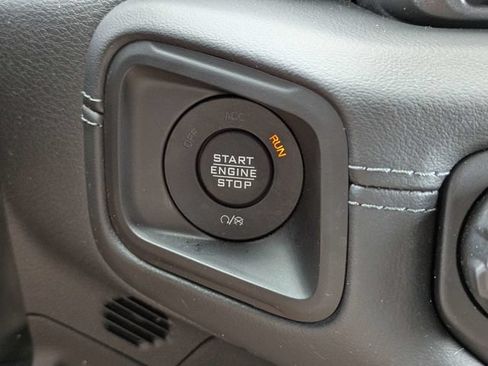 Used 2025 Jeep Gladiator Sport AWD/4WD image 27
