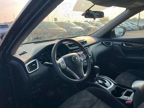 Used 2015 Nissan Rogue SV w/ SV Premium Package AWD/4WD image 2