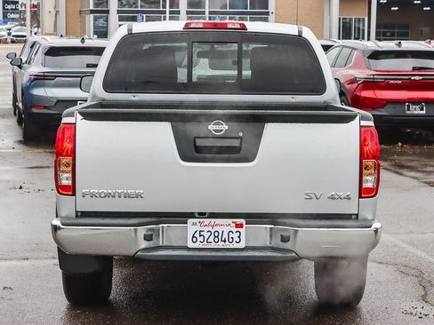 Used 2021 Nissan Frontier SV image 3