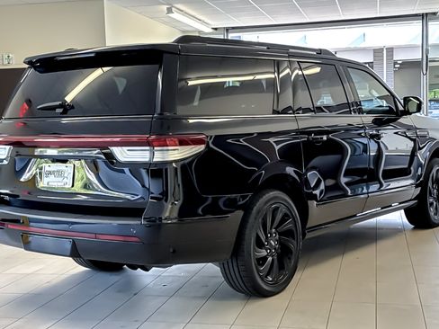 Certified 2023 Lincoln Navigator L Reserve AWD/4WD image 4