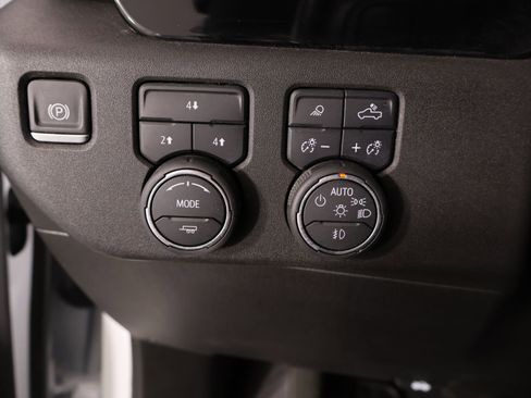 Used 2025 Chevrolet Silverado 3500 LT w/ Safety Package AWD/4WD image 9