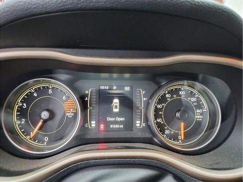 Used 2018 Jeep Cherokee Latitude FWD image 15