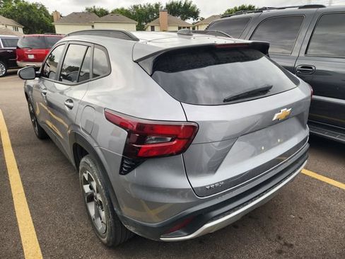 Used 2024 Chevrolet Trax LT FWD image 4