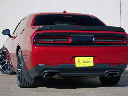 Used 2016 Dodge Challenger R/T Scat Pack w/ Leather Interior Group RWD image 5